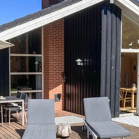 6 Person Holiday In